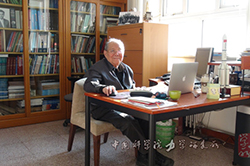 2012年，郑哲敏院士在力学所事情